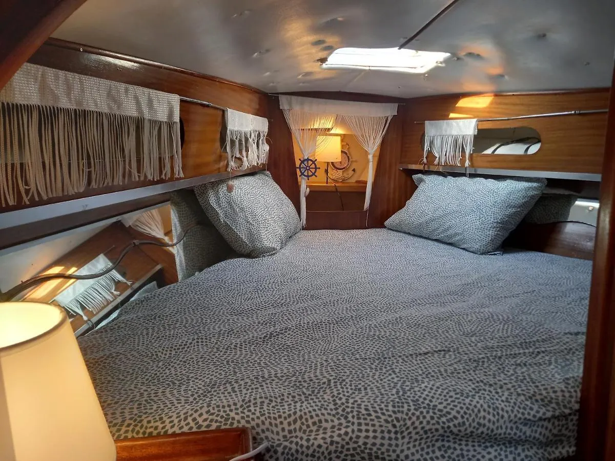 Botel La Tua Stanza A Vela Sul Mare Hotel Bari