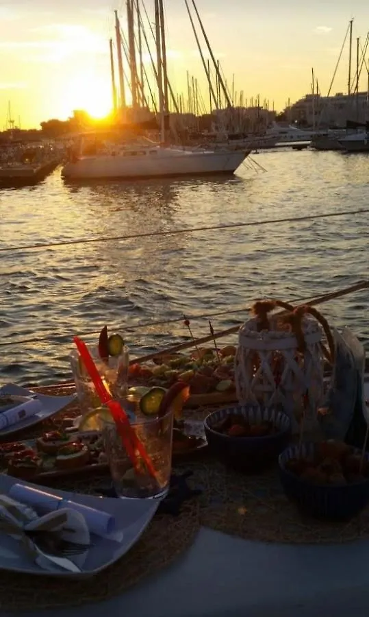 La Tua Stanza A Vela Sul Mare Hotel Bari 0*,