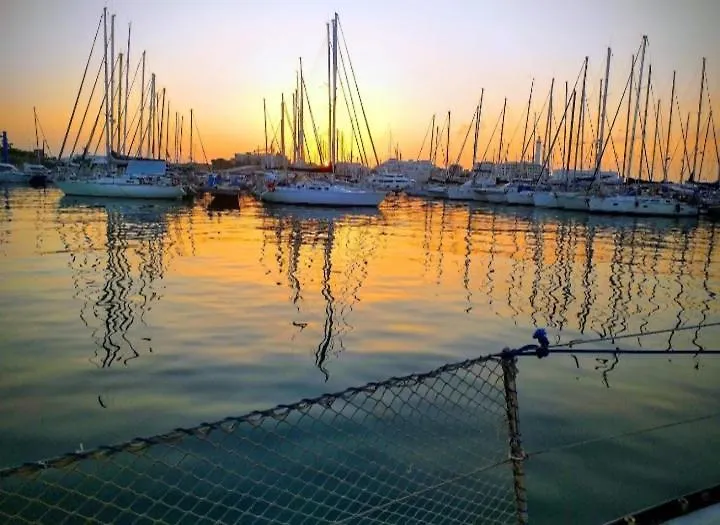 La Tua Stanza A Vela Sul Mare Hotel Bari 0*,
